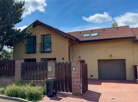 Pronájem - dům/vila, 200 m²