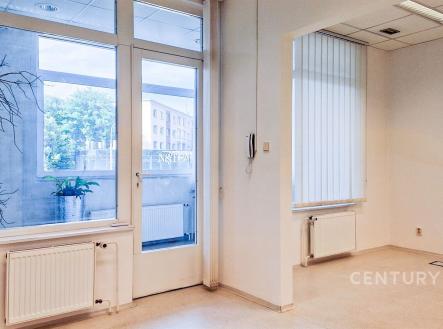 . | Pronájem - kanceláře, 40 m²
