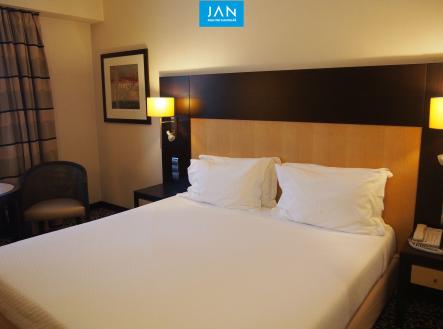 hotel-room-652722_1920 | Prodej - hotel, 1 200 m²