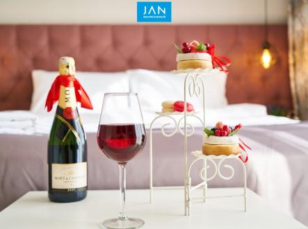 wine-4350274_1920 | Prodej - hotel, 1 200 m²