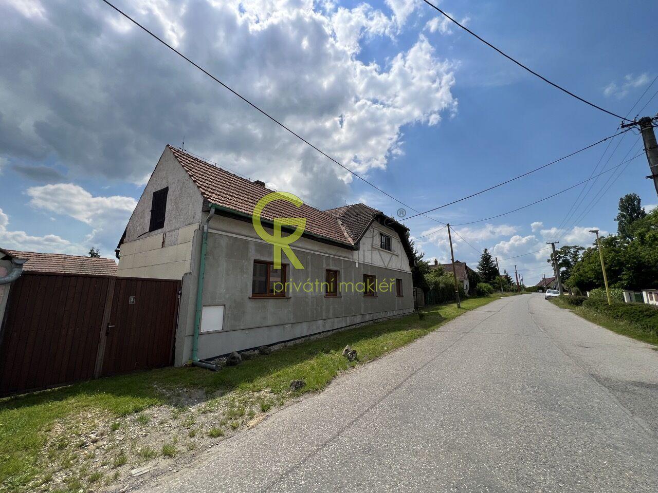 Venkovské stavení se stodolou  - Záryby, Praha východ