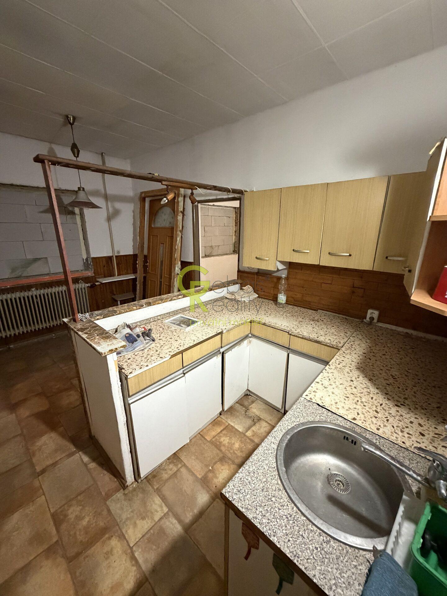 Venkovské stavení se stodolou  - Záryby, Praha východ