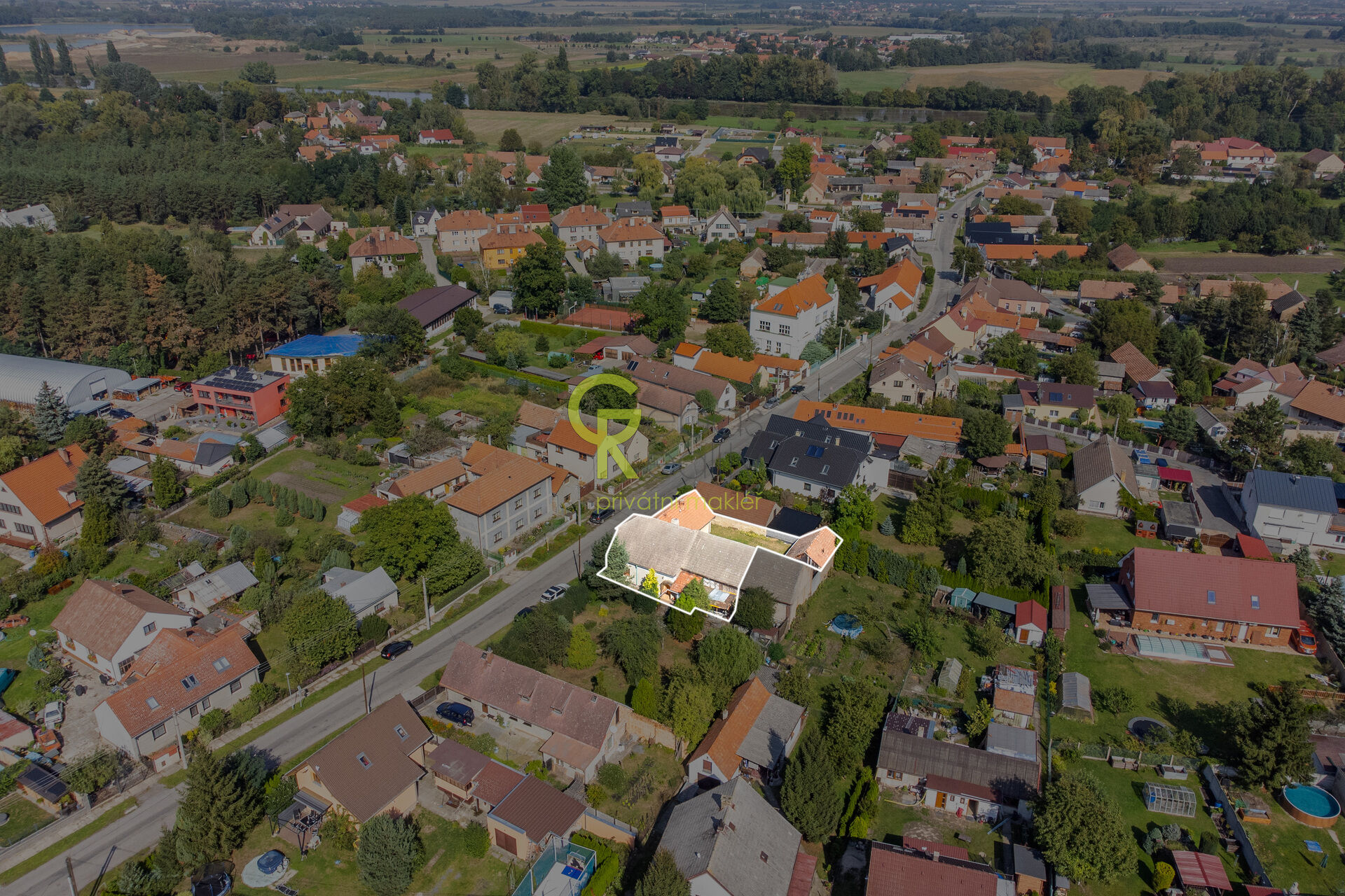 venkovský rodinný dům k rekonstrukci - Záryby, Praha východ