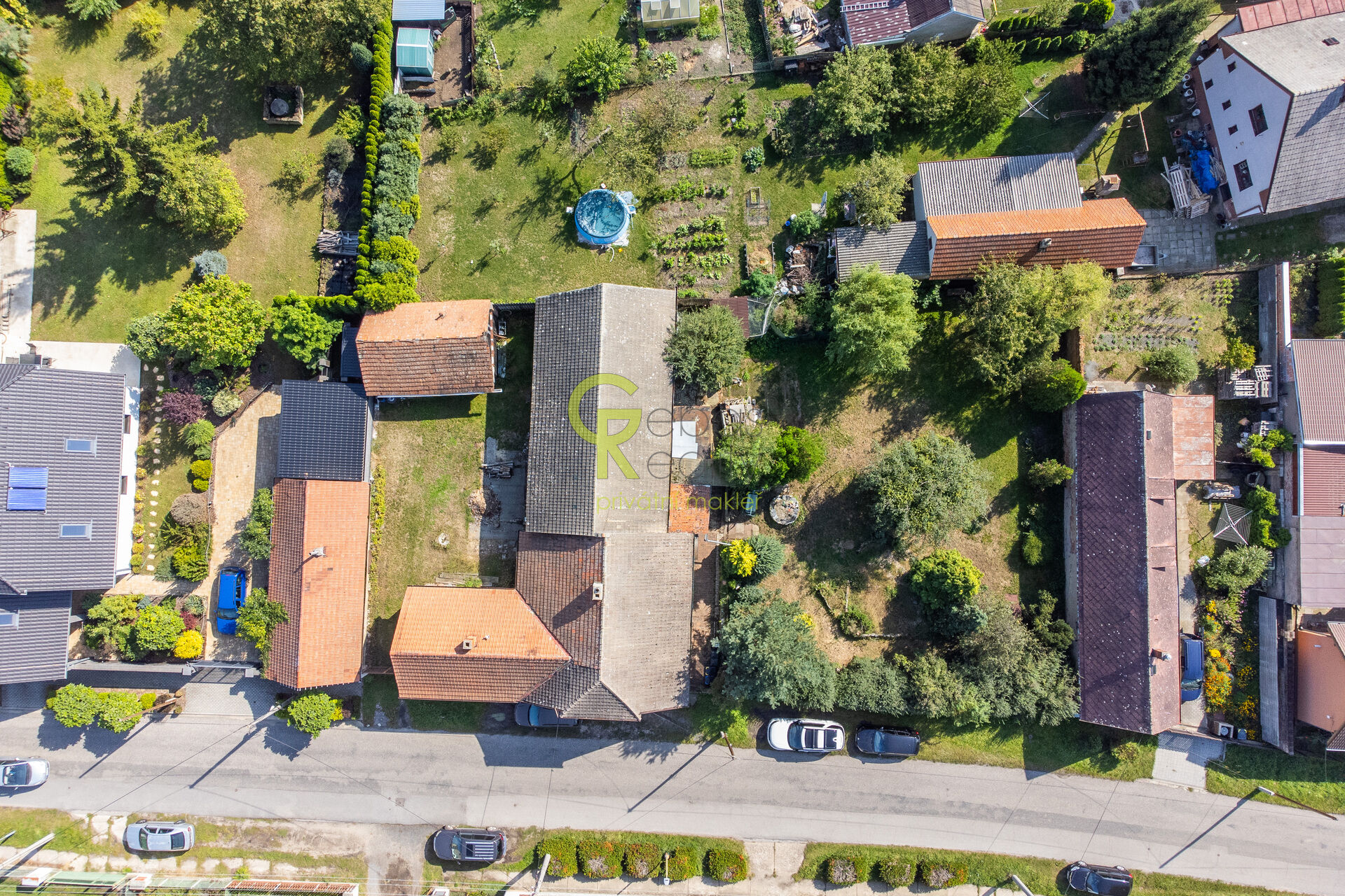 venkovský dům s prostornou stodolou - Záryby, Praha východ