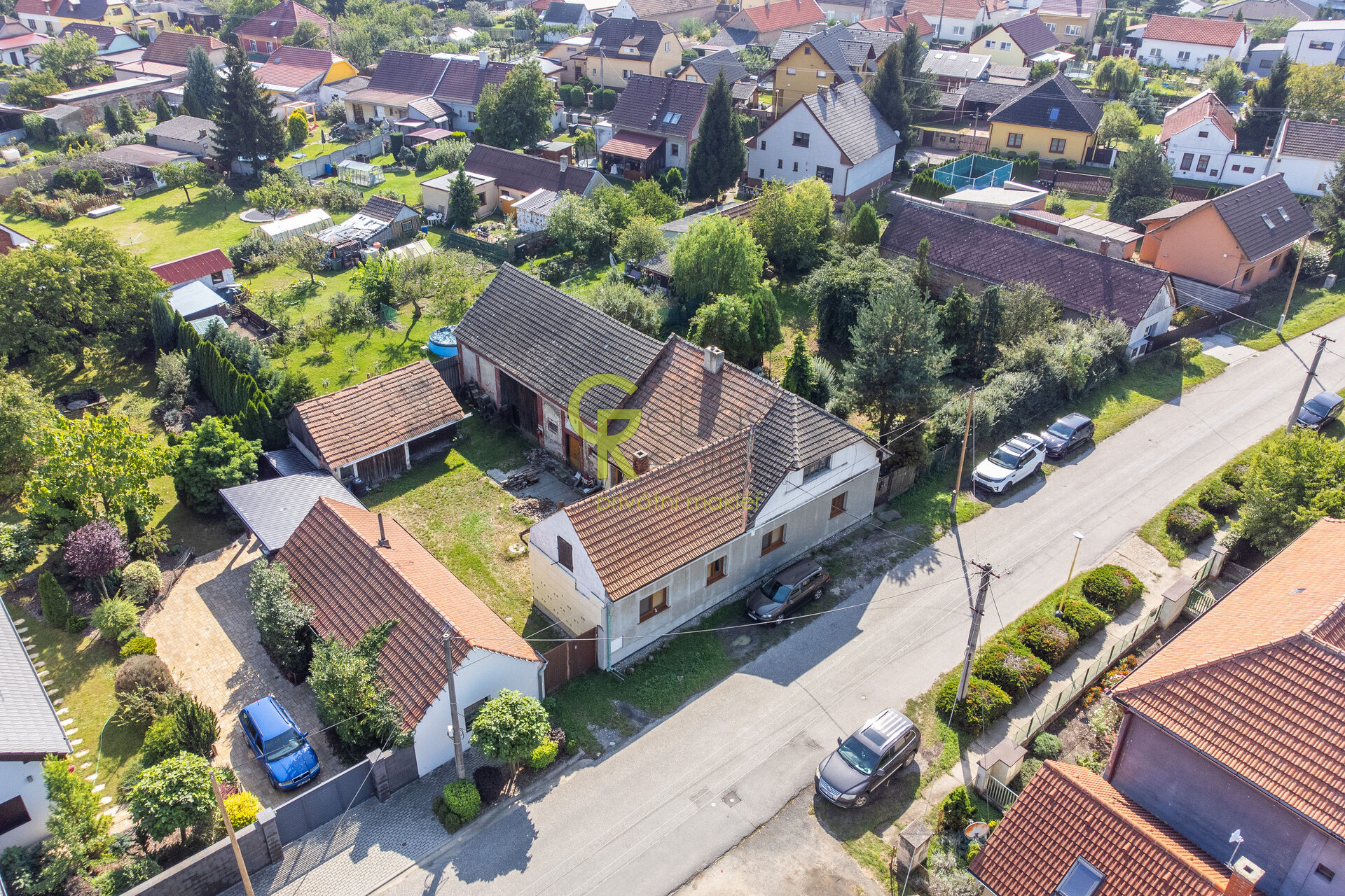 venkovský dům s prostornou stodolou - Záryby, Praha východ
