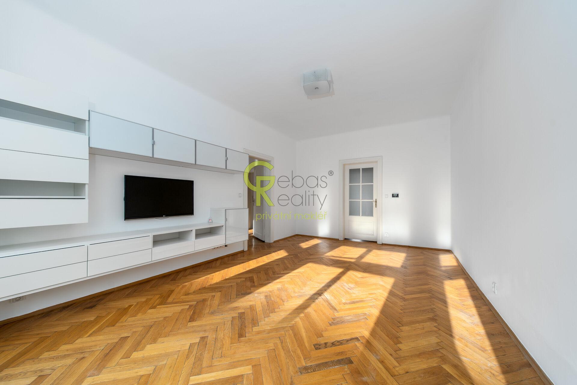 Pronájem prostorného a světlého bytu 3+1 s balkonem - ul.Vinohradská – Praha 3