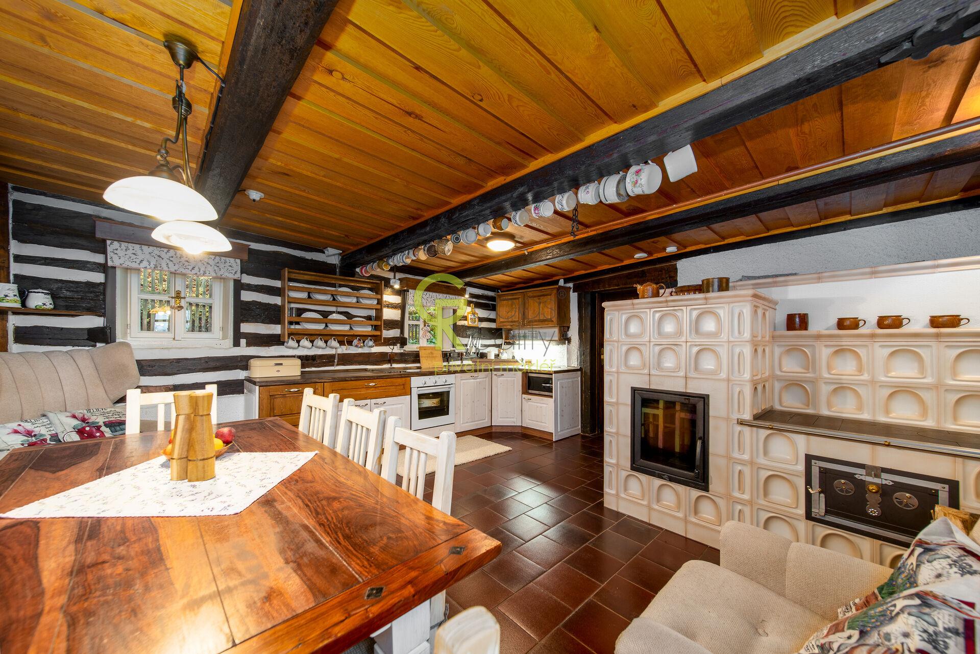 Unikátní roubenka s fungujícím ubytovacím konceptem a obytnou maringotkou - Jablonné v Podještědí