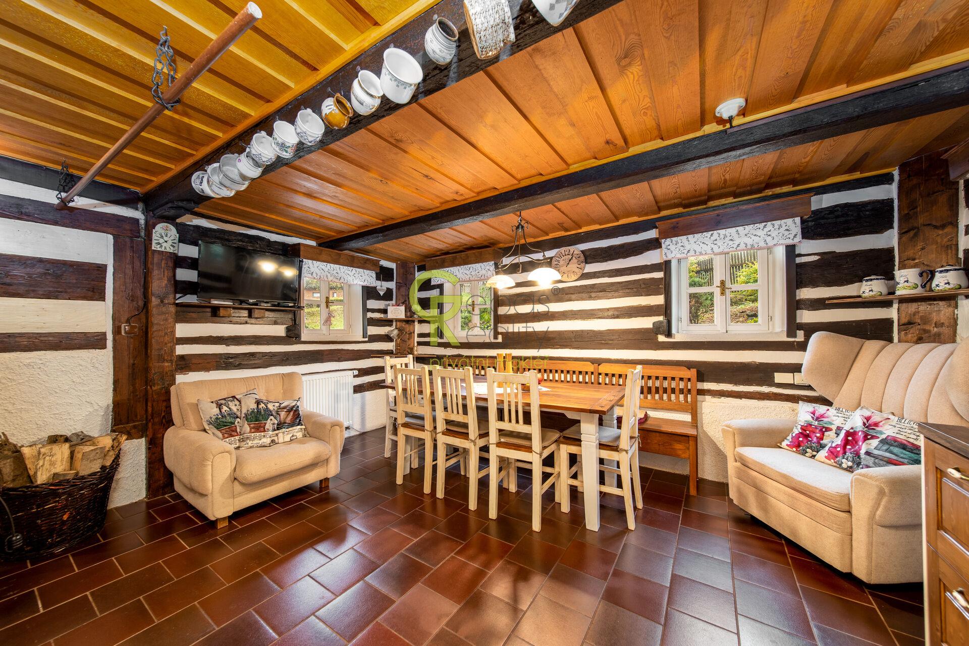 Unikátní roubenka s fungujícím ubytovacím konceptem a obytnou maringotkou - Jablonné v Podještědí