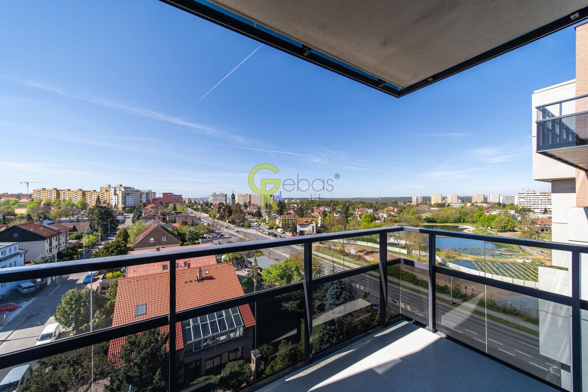 Pronájem bytu 2+kk s balkonem, garážovým stáním a sklepem – novostavba Sija Kamýk, Praha 12