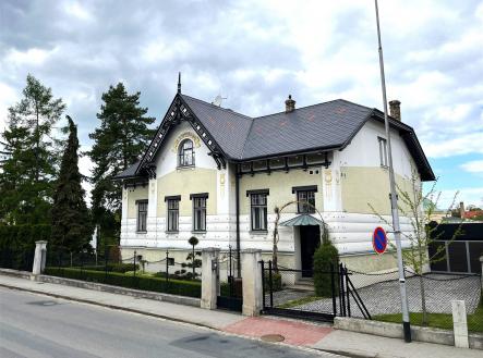 . | Prodej - dům/vila, 297 m²