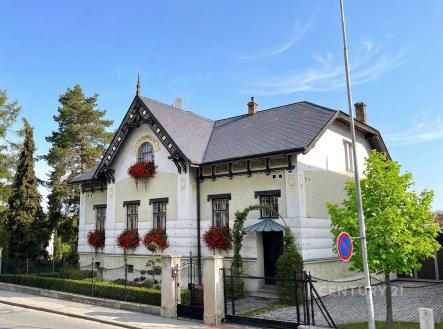 . | Prodej - dům/vila, 297 m²