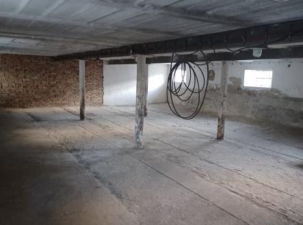. | Pronájem - skladovací prostor, 130 m²