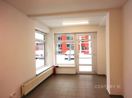 Pronájem - obchodní prostor, 73 m²