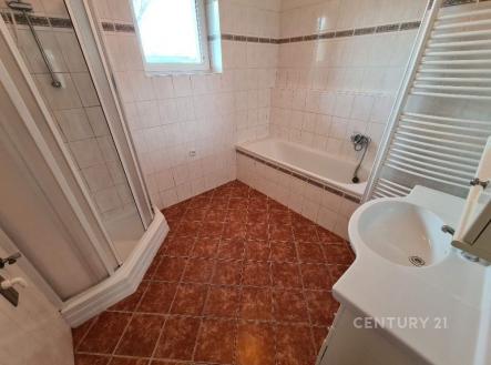 . | Pronájem bytu, 3+kk, 80 m²