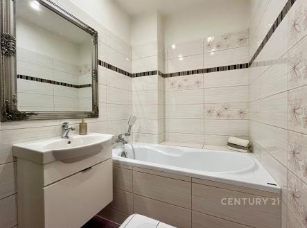 . | Pronájem bytu, 3+kk, 79 m²