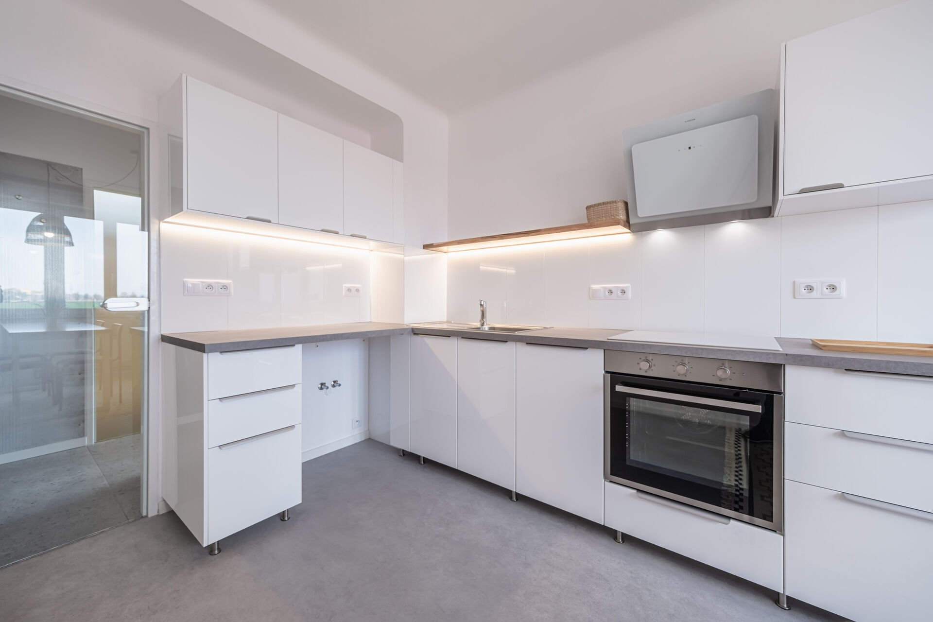 Pronájem bytu 2+1, 56 m², po kompletní rekonstrukci, Praha 8 - Dolní Chabry, volný ihned