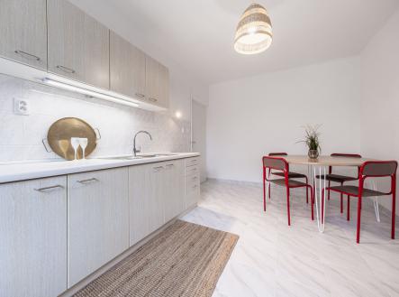Pronájem bytu 2+1, 61m², po komletní rekonstrukci, nevybavený, Praha 8 - Dolní Chabry
