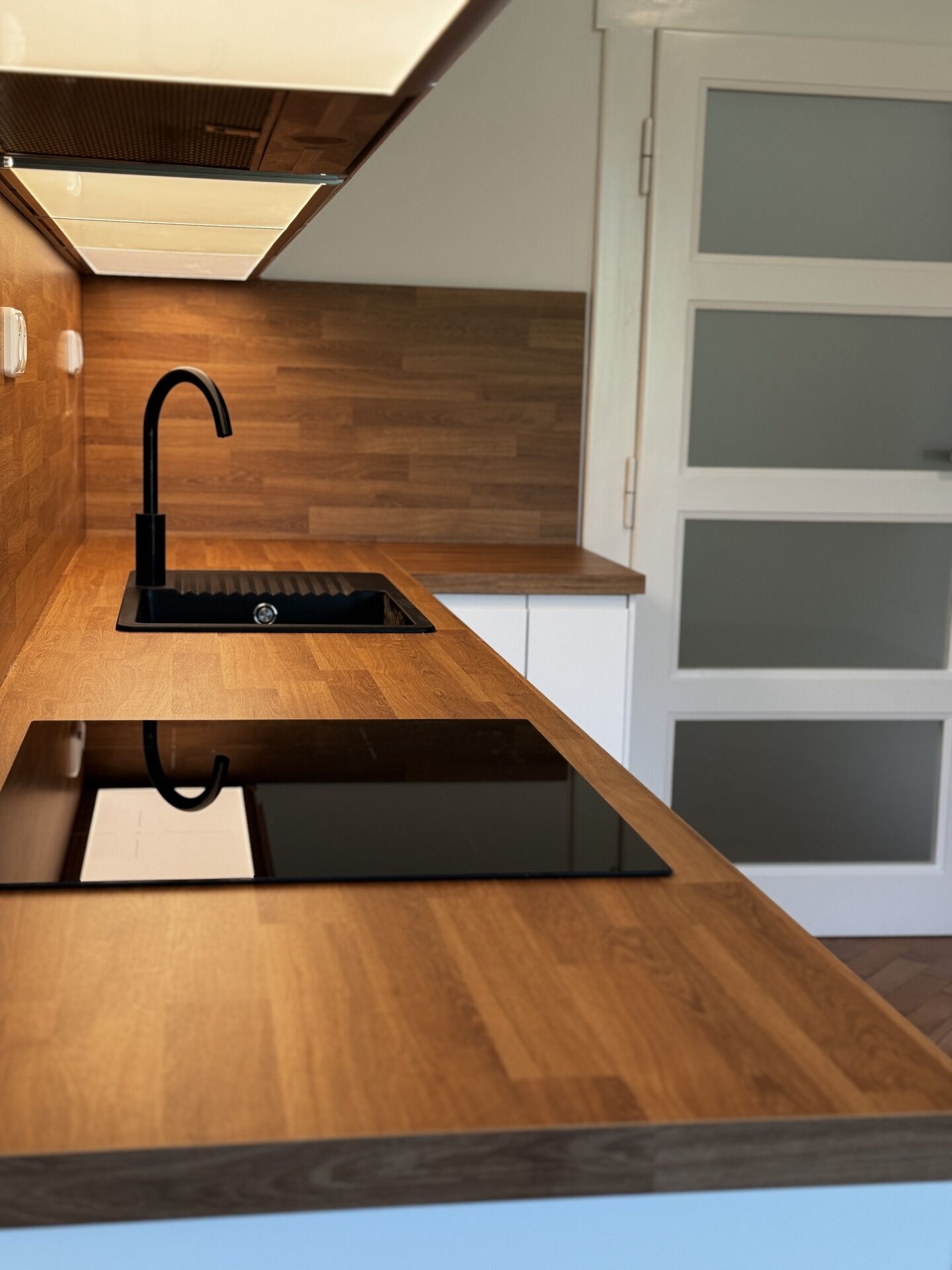 Pronájem krásného, nově zrekonstruovaného bytu 2+kk, 46 m² + prostorný sklep, Praha 10 - Strašnice