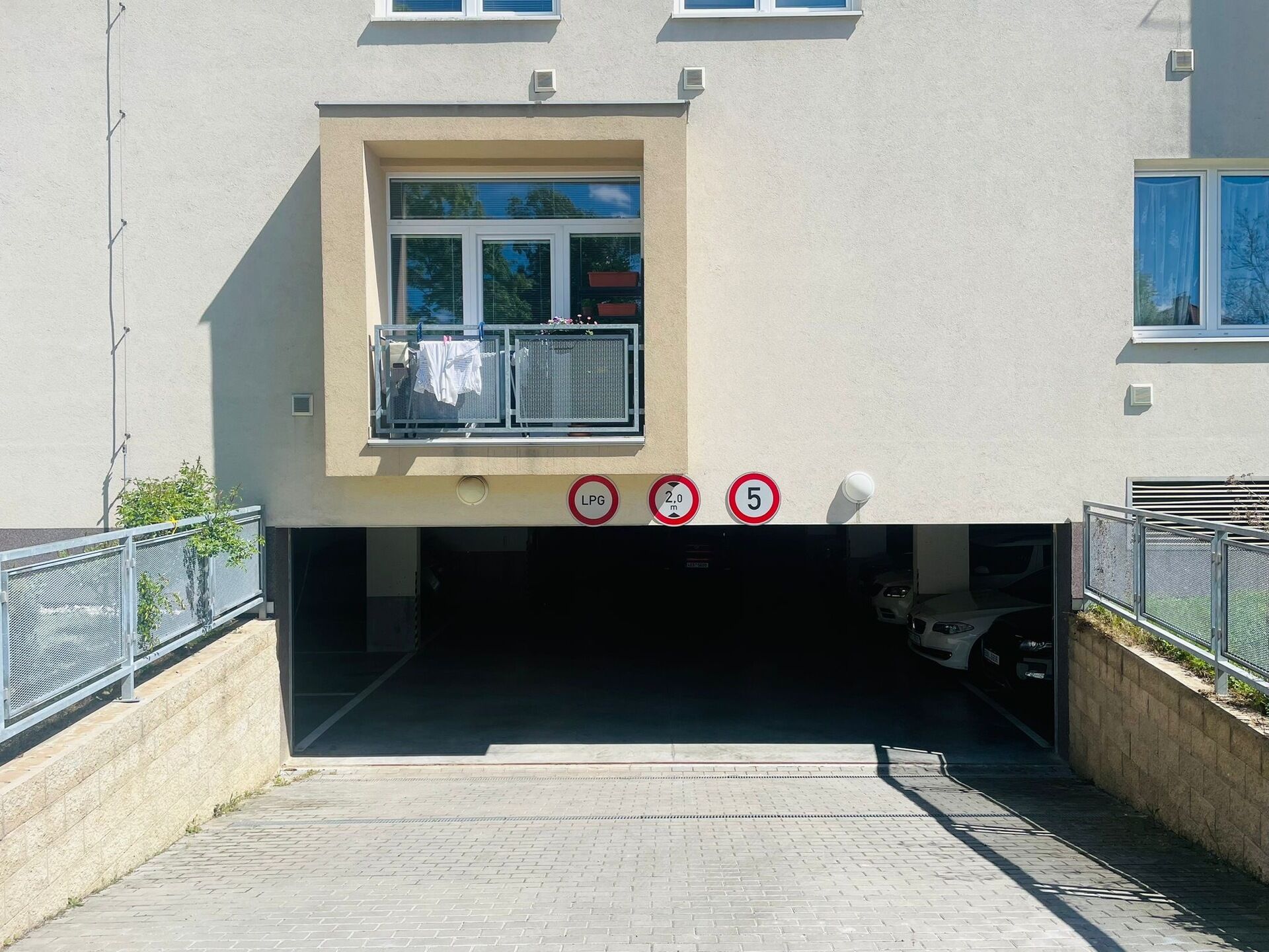 Prodej garážového stání, 13 m², Praha - Komořany