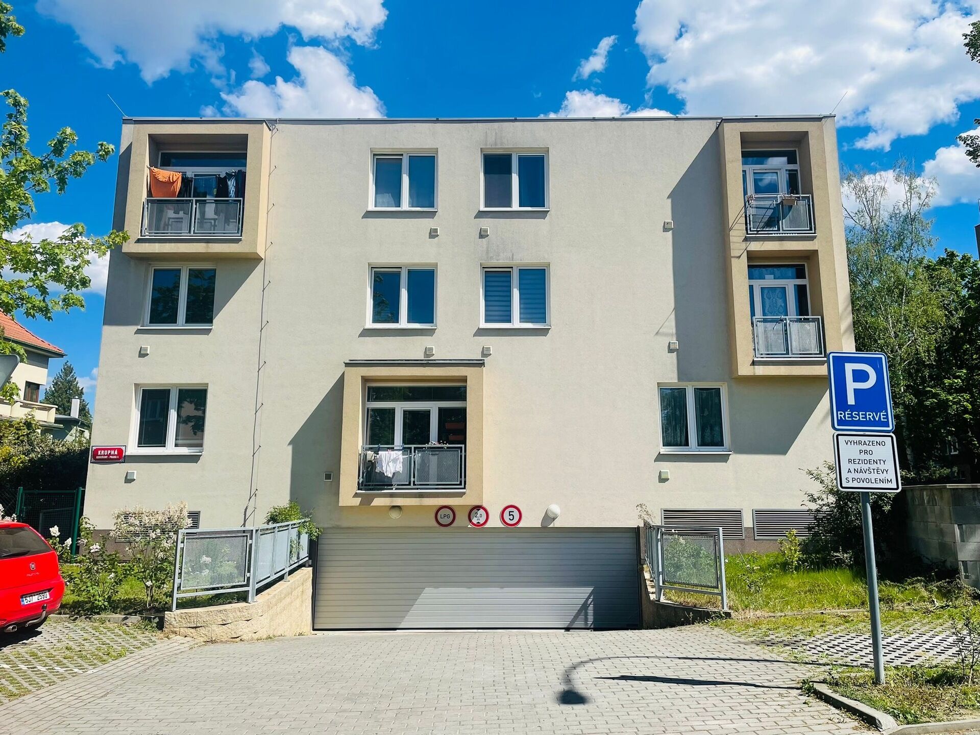 Prodej garážového stání, 13 m², Praha - Komořany