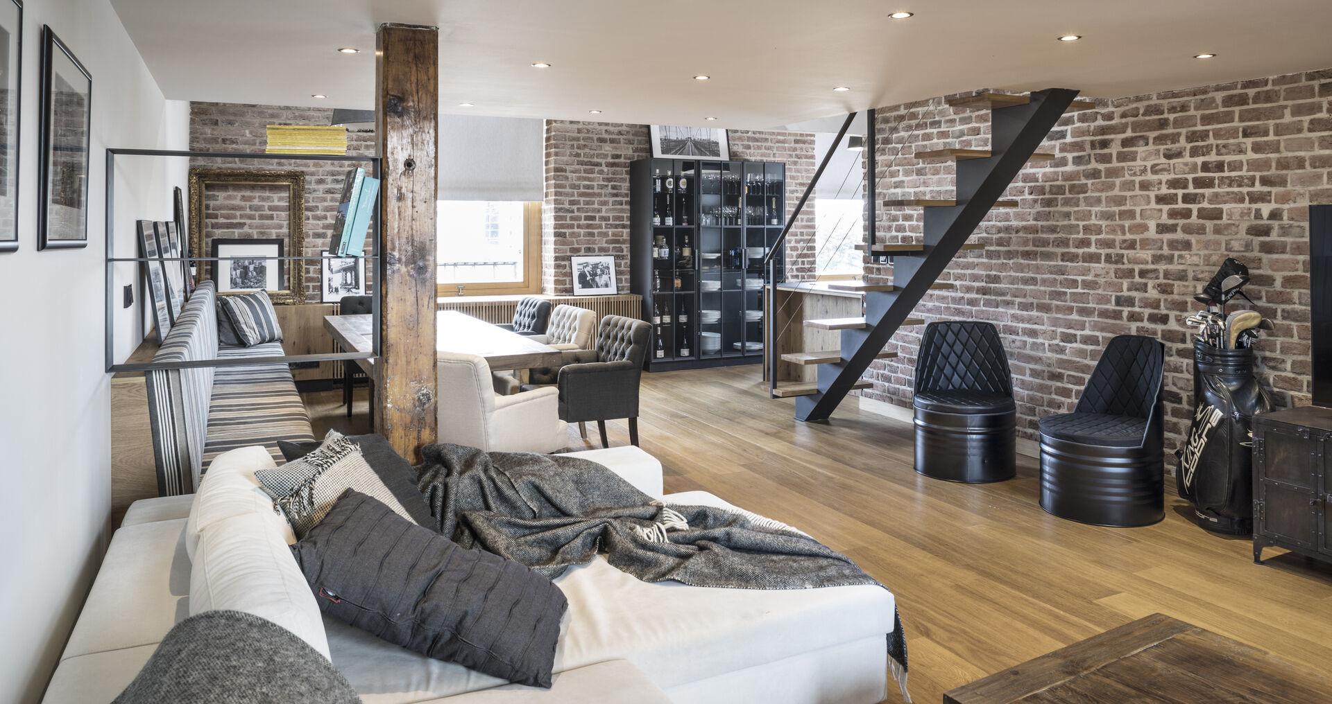 Pronájem loftového bytu, 180 m², velká střešní terasa 70 m², garážové stání, Praha - Nusle,