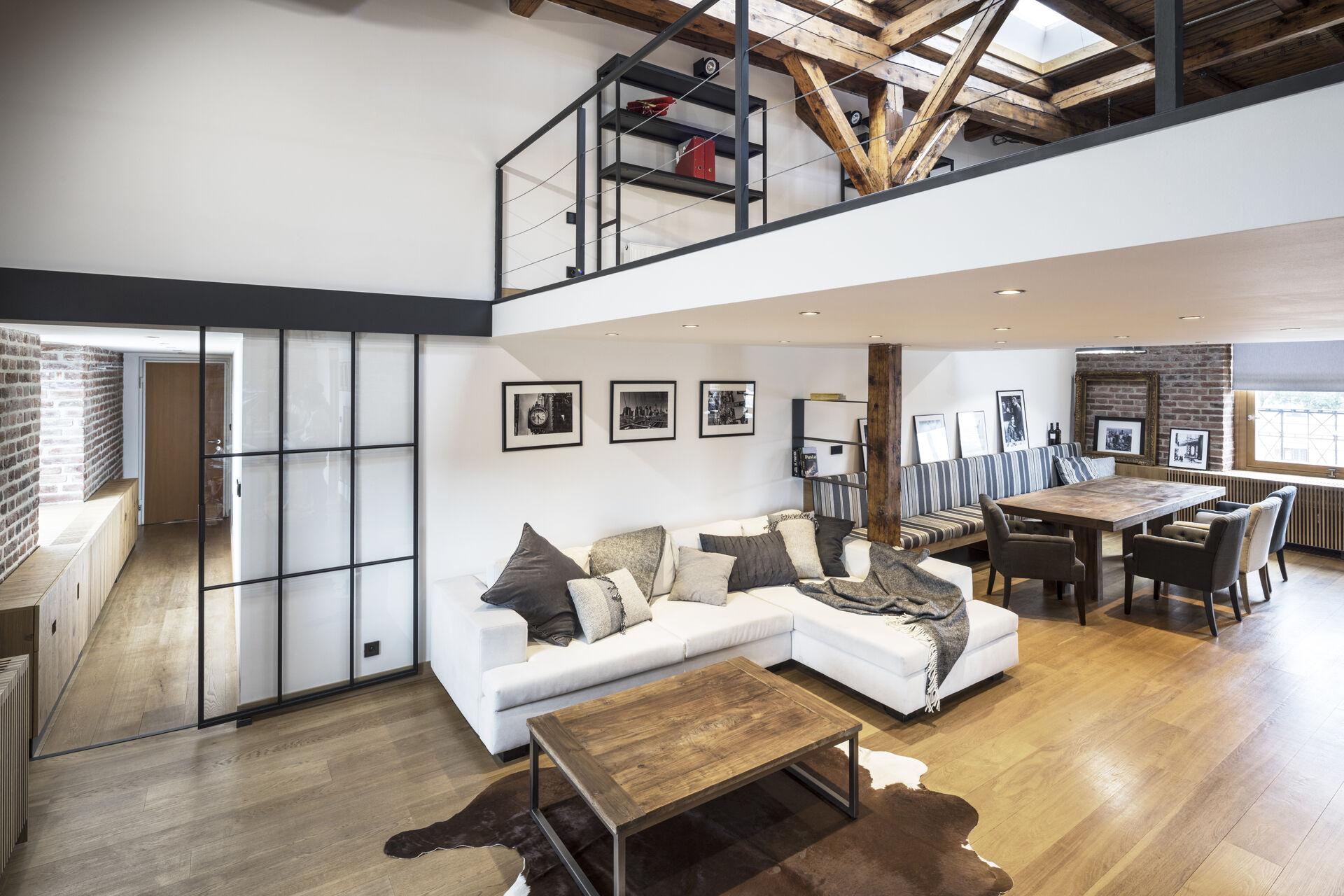 Pronájem loftového bytu, 180 m², velká střešní terasa 70 m², garážové stání, Praha - Nusle,