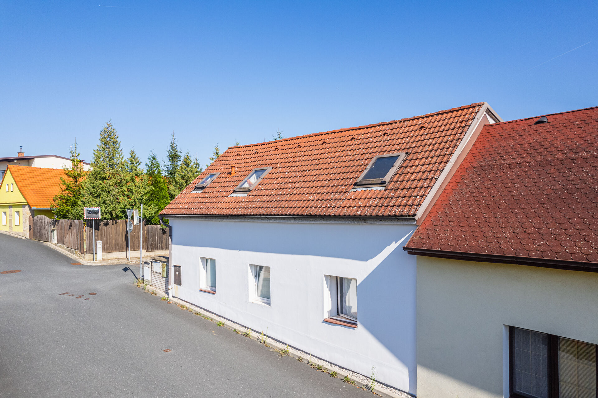 Prodej domu se třemi bytovými jednotkami, Dobrovice u Mladé Boleslavi