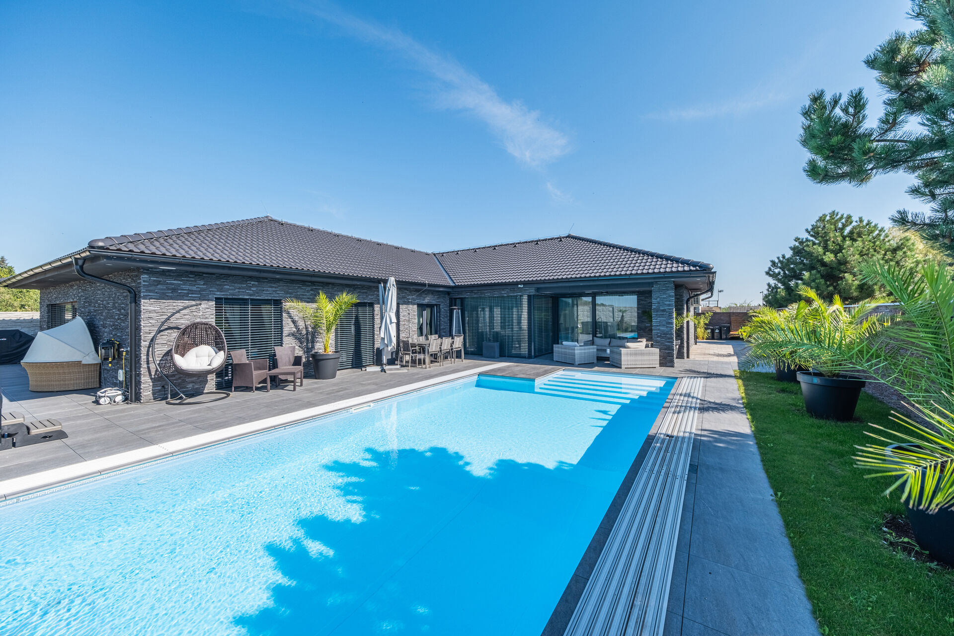 Prodej luxusní vily, 241m² užitné plochy, novostavba, okres Nymburk