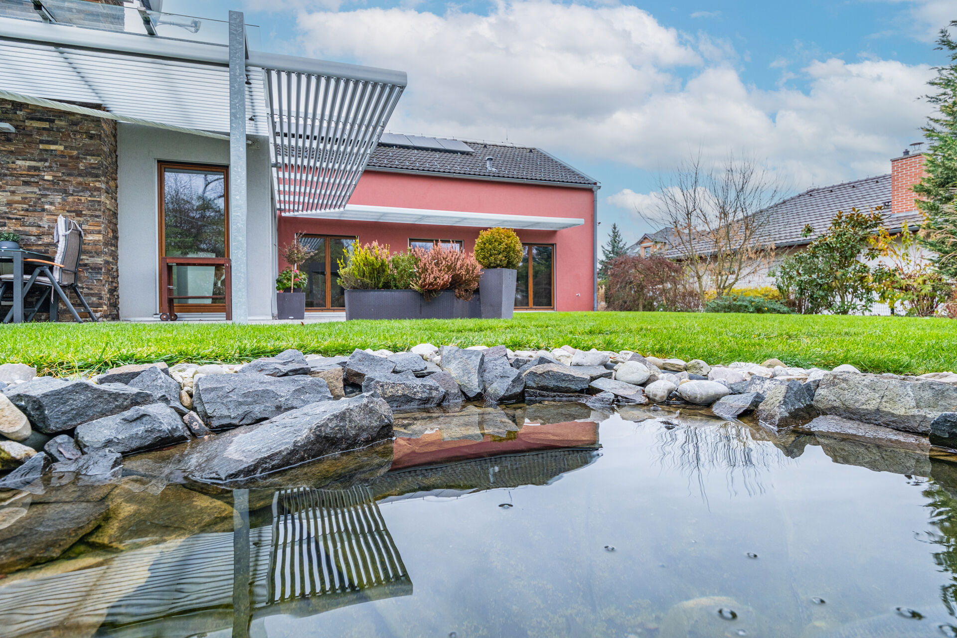 Prodej luxusního bungalovu, dřevostavba, pozemek 1156 m², Bradlec u Mladé Boleslavi