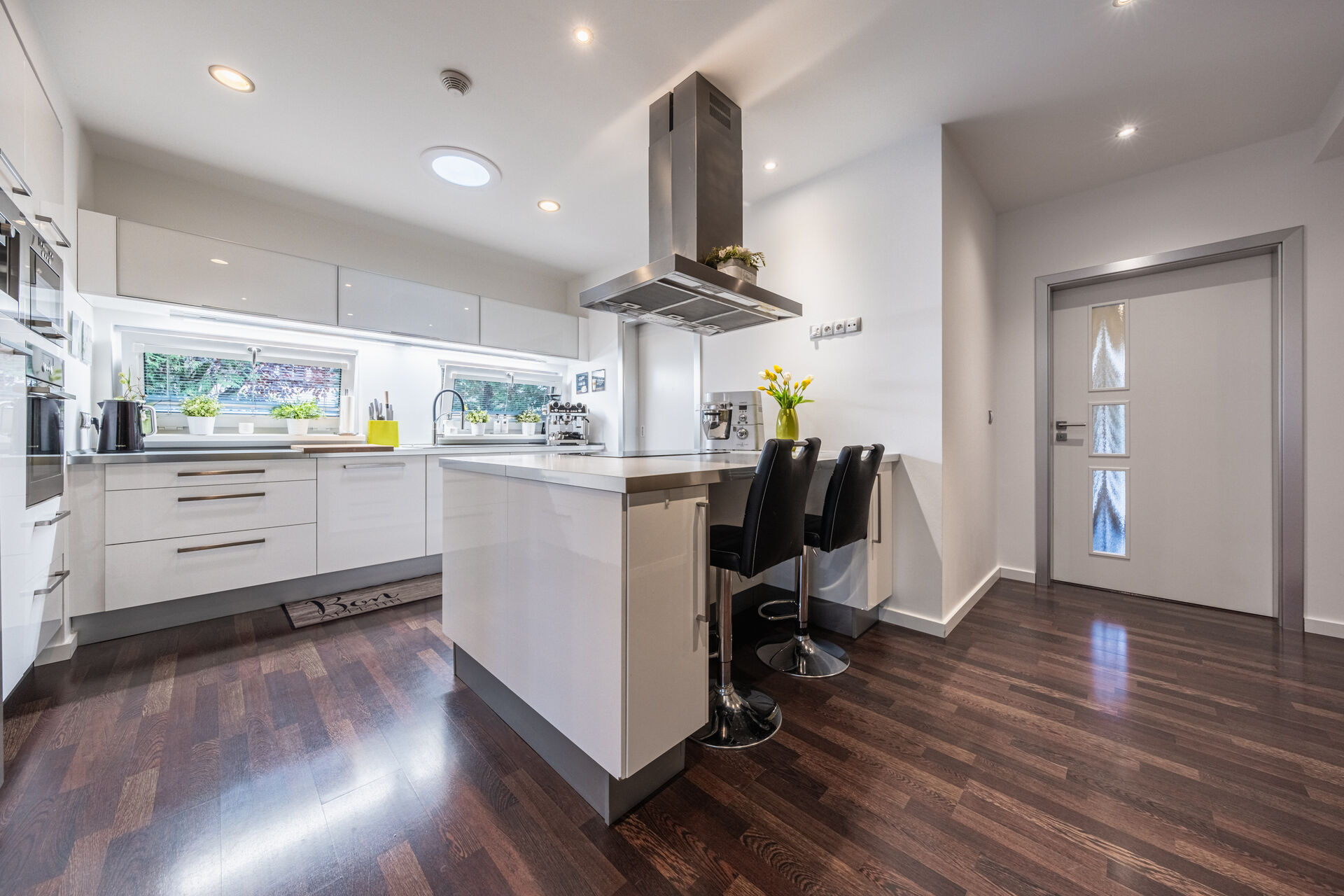 Prodej luxusního bungalovu, dřevostavba, pozemek 1156 m², Bradlec u Mladé Boleslavi