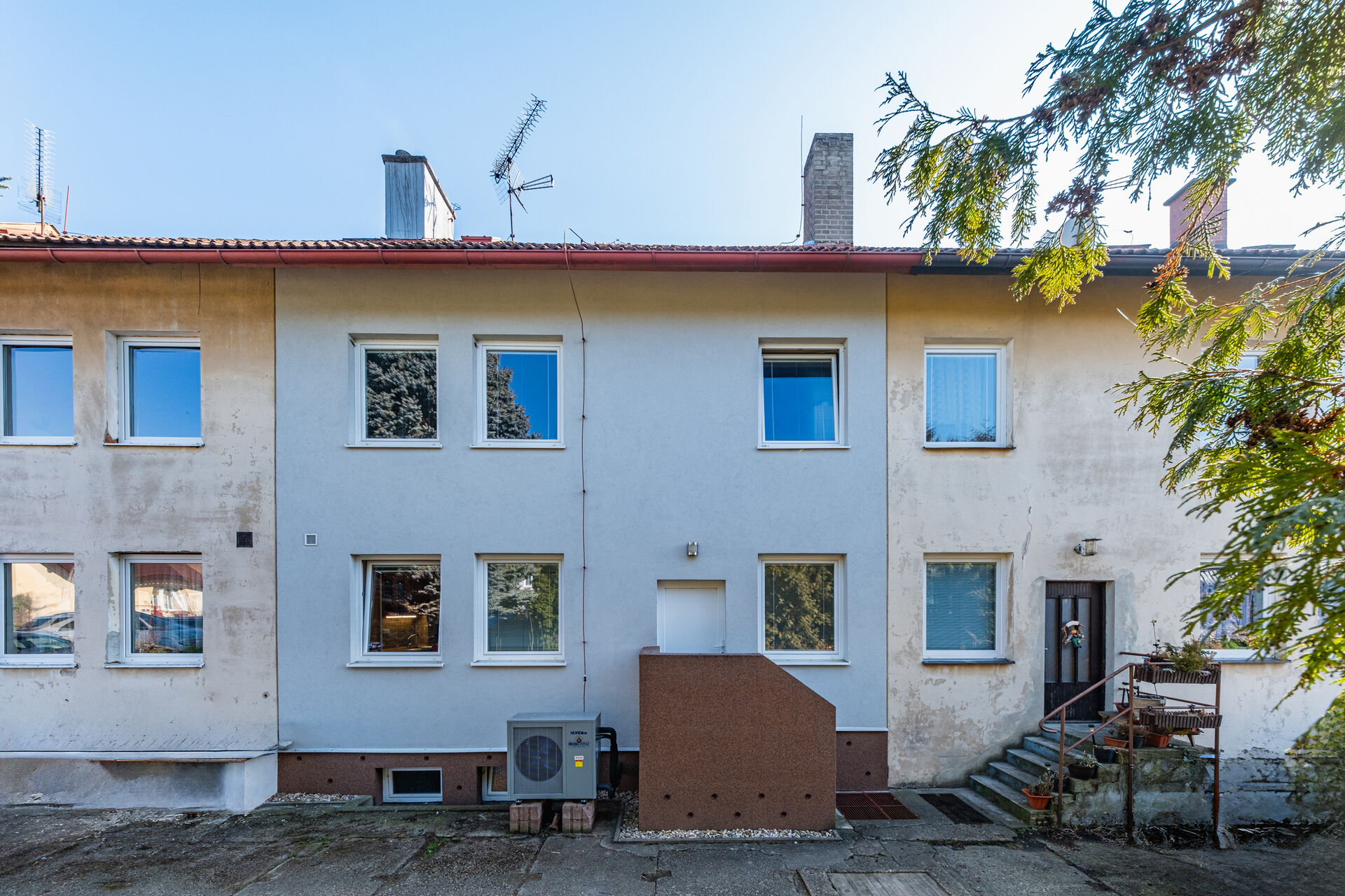 Prodej řadového rodinného domku, po rekonstrukci, Jizerní Vtelno