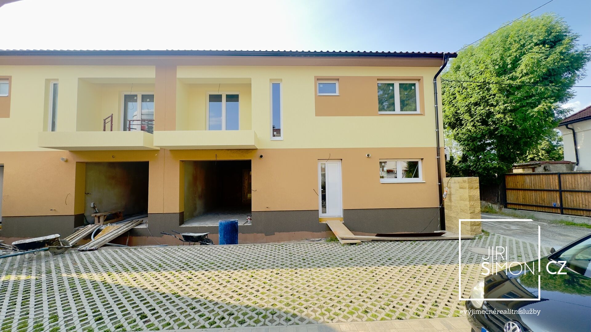 Novostavba samostatné poloviny dvojdomu Dehtáry (Praha-východ) s výměrou 200 m2
