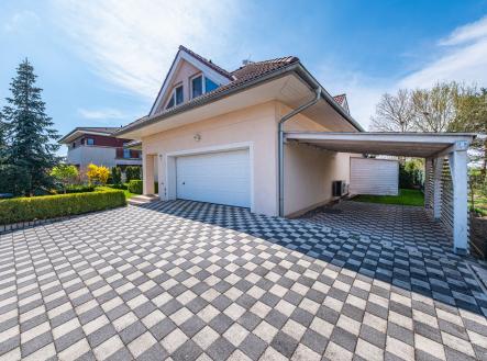 Prodej - dům/vila, 328 m²