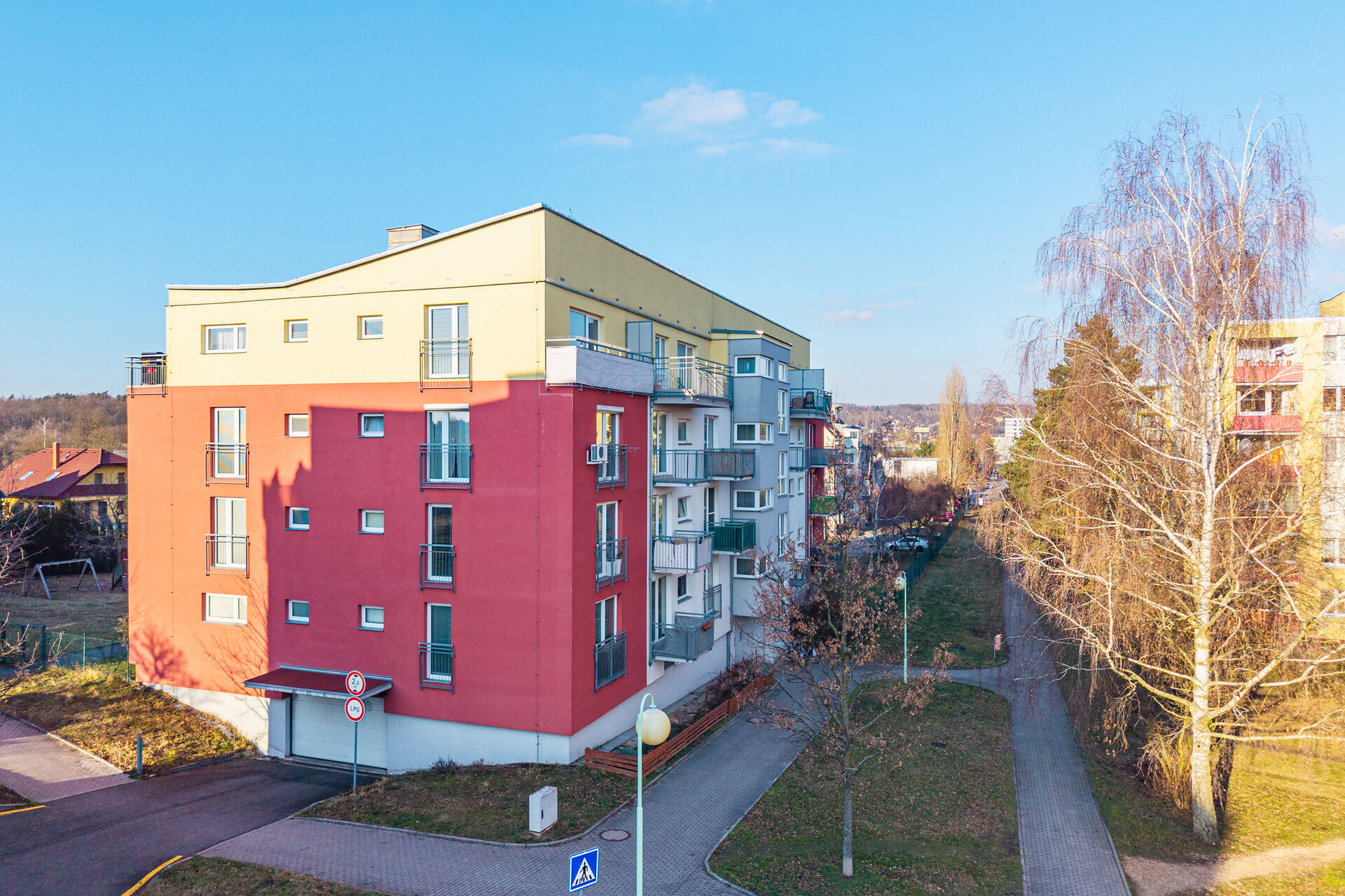 Prodej bytu 2+kk s teráskou, garáží a sklepem, 36m², Svojsíkova ulice, Mladá Boleslav