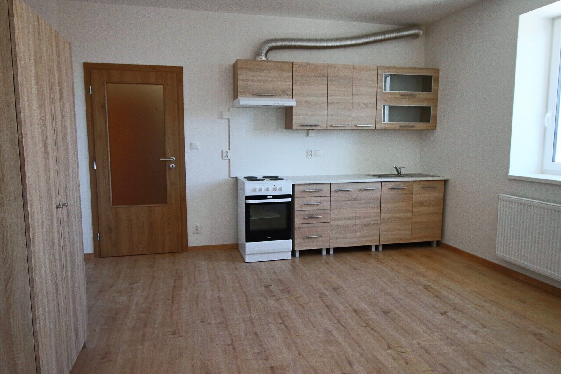 Pronájem bytu 2kk s balkonem 55 m2, Milovice