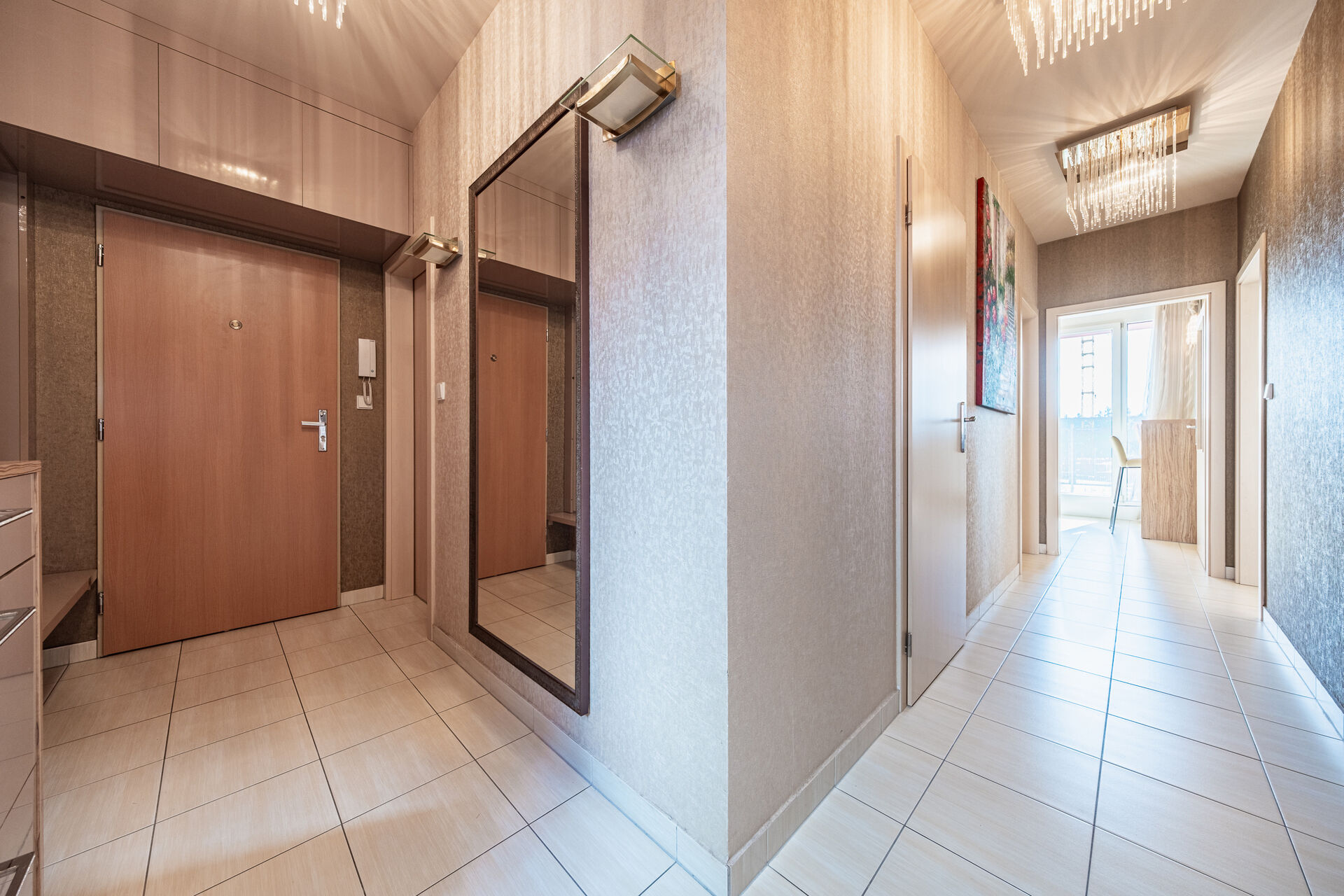 Prodej luxusního bytu 3+1 s tarasou, kompletně vybaven na míru od renovovaného designového studia