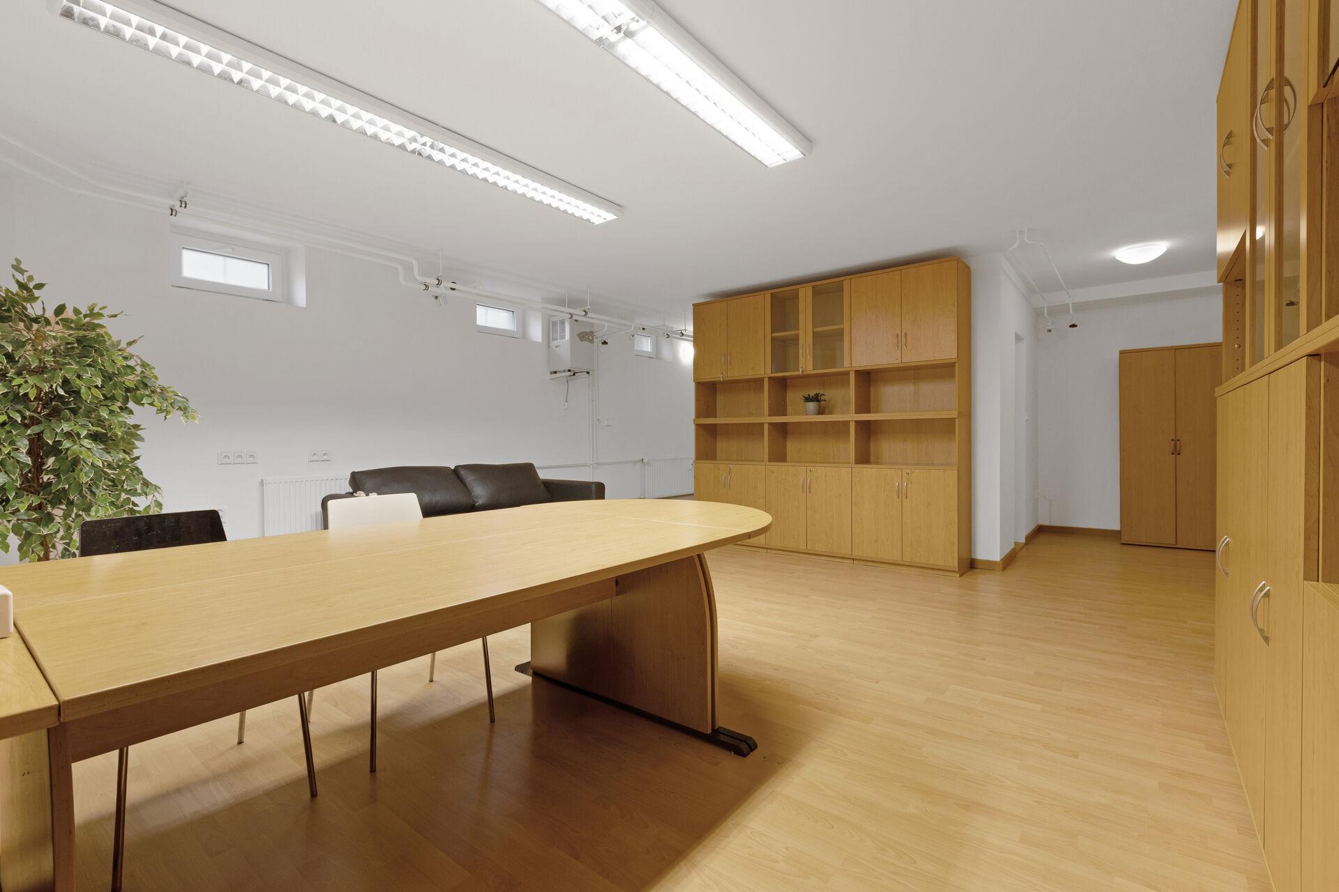 Prodej nebytového prostoru 64 m2, Suchdol, Praha 6