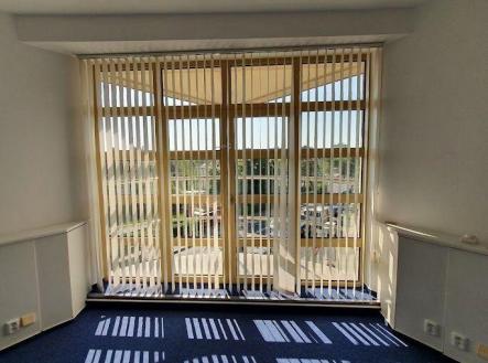 Pronájem - kanceláře, 65 m²