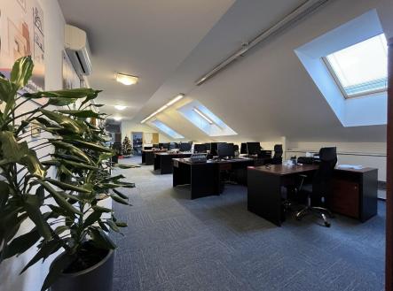 Pronájem - kanceláře, 119 m²