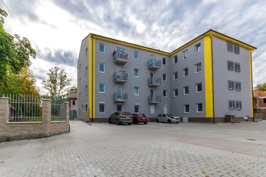 Pronájem bytu 3+kk 80 m2 se zahrádkou 50 m2, Rakouská, Milovice
