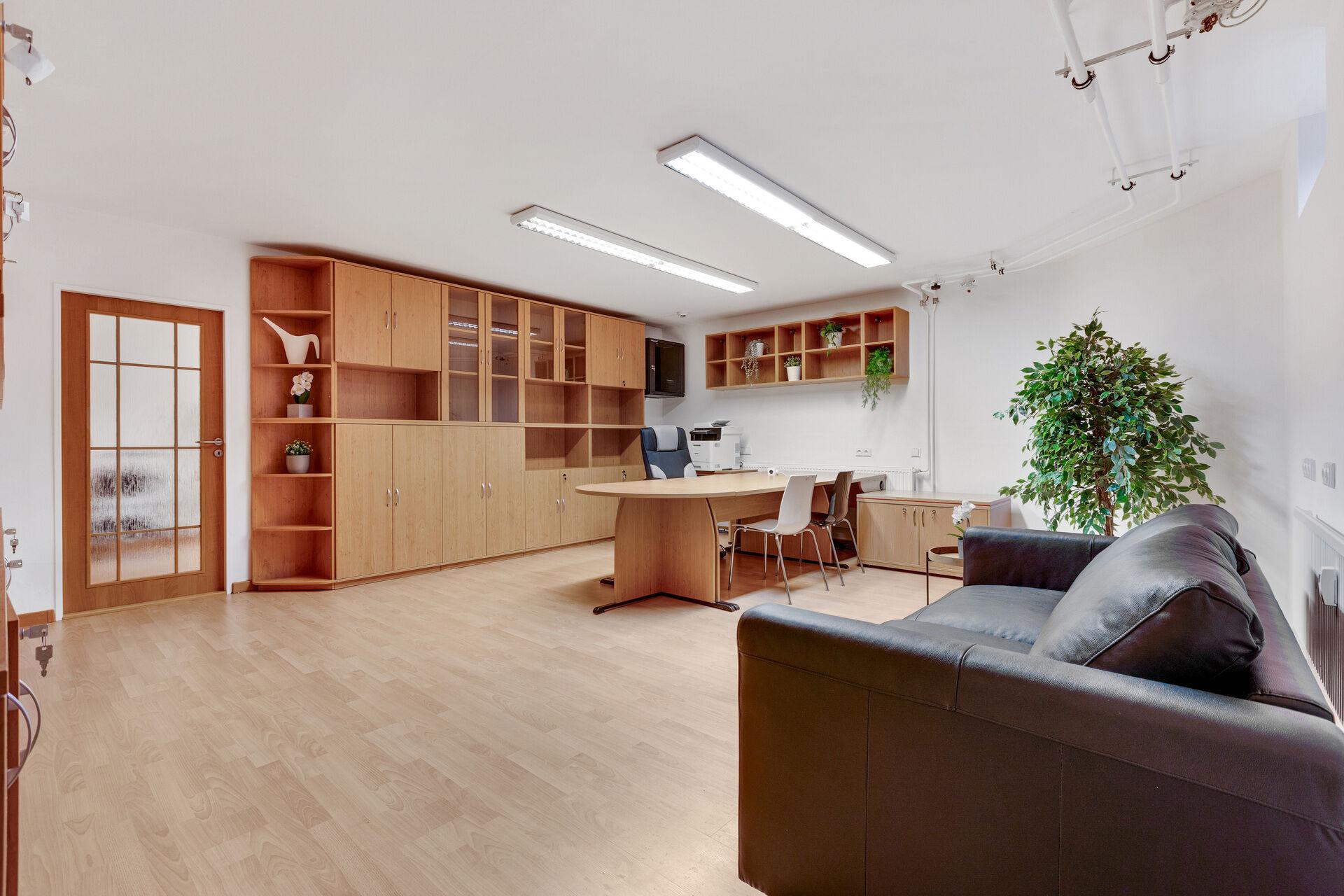 Prodej nebytového prostoru 64 m², Praha Suchdol