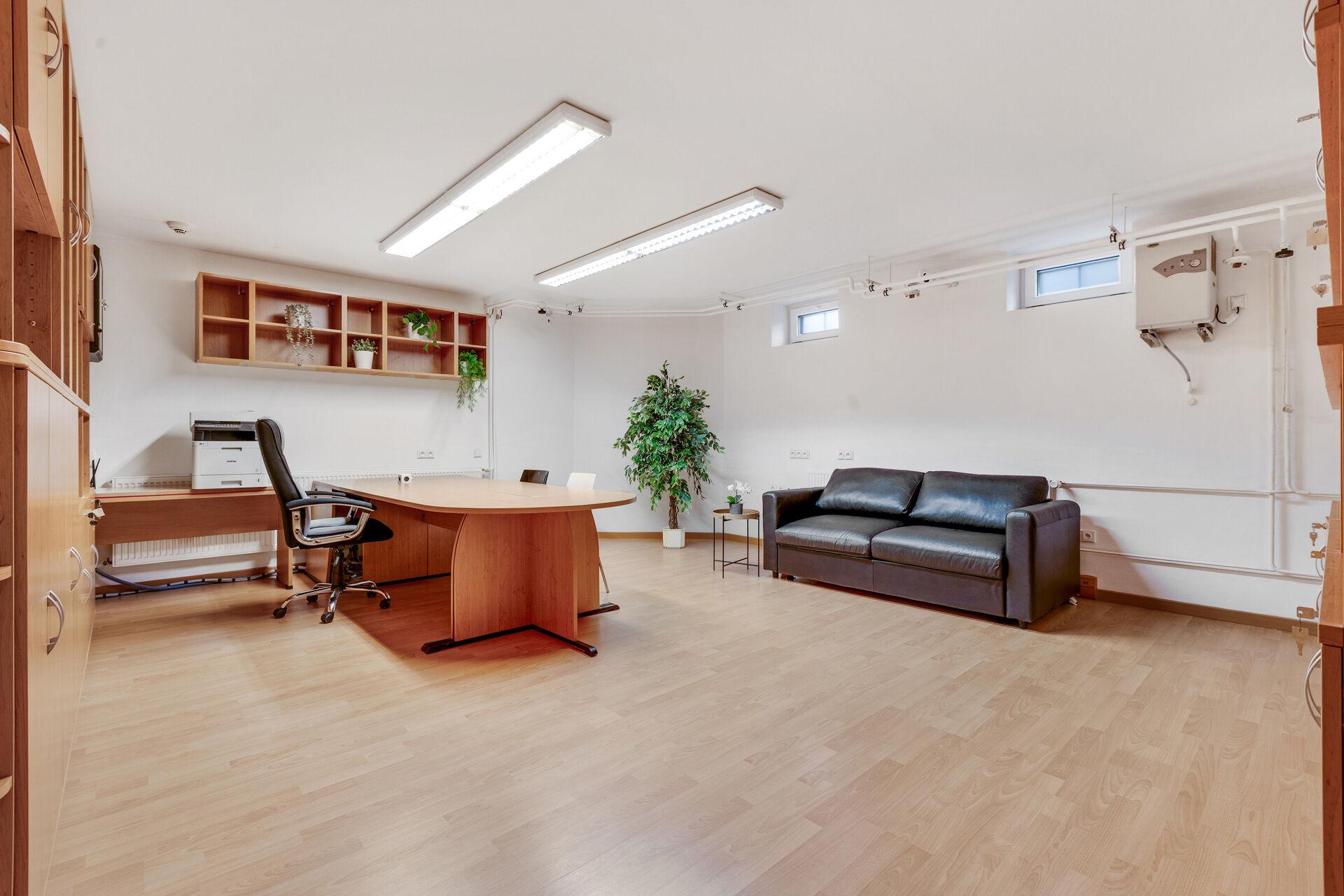 Prodej nebytového prostoru 64 m², Praha Suchdol