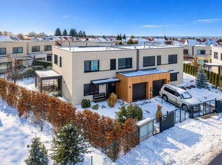 Pronájem - dům/vila, 157 m²