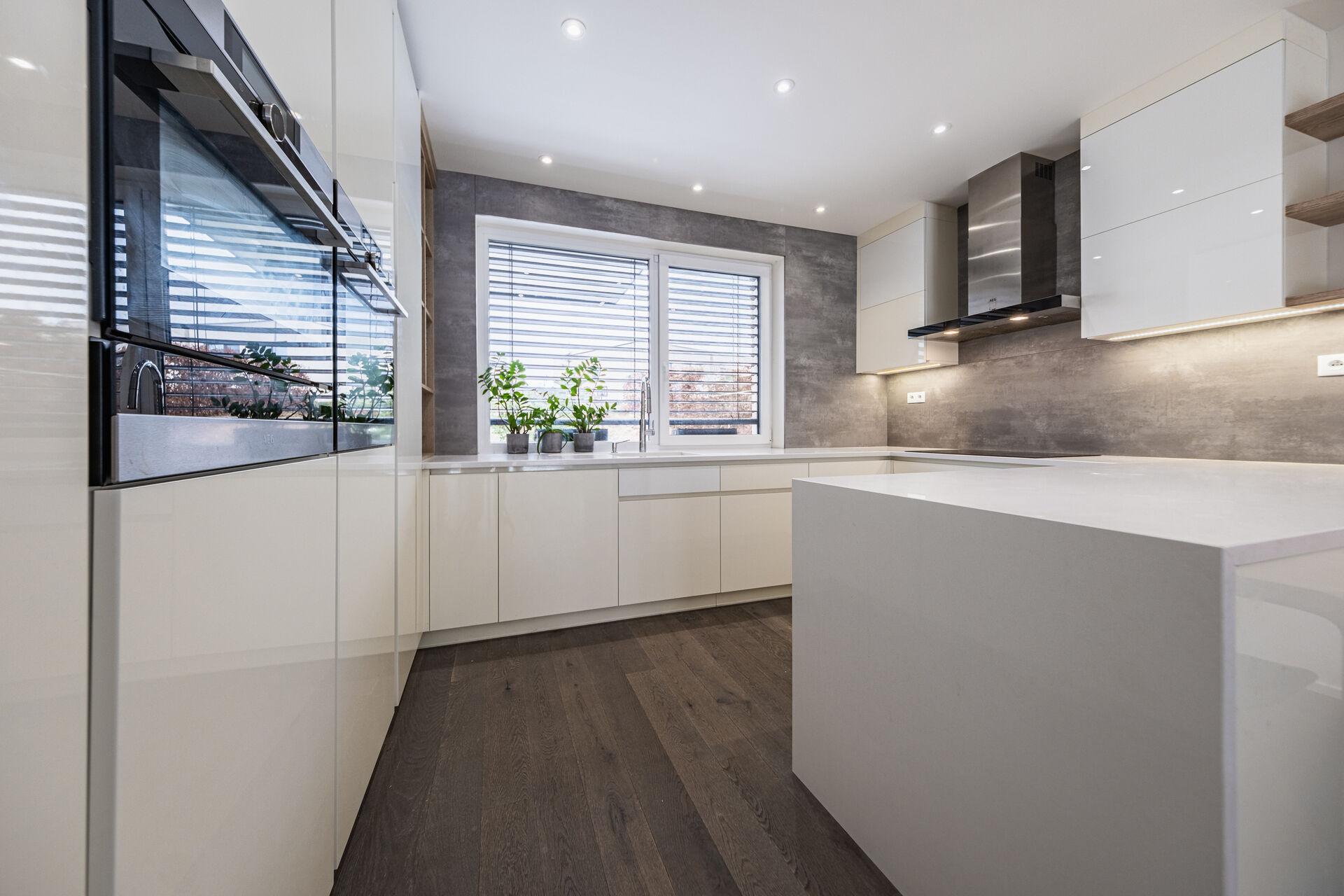 Pronájem luxusního domu 5+kk s garáží a terasou, 157 m², Praha - Březiněves