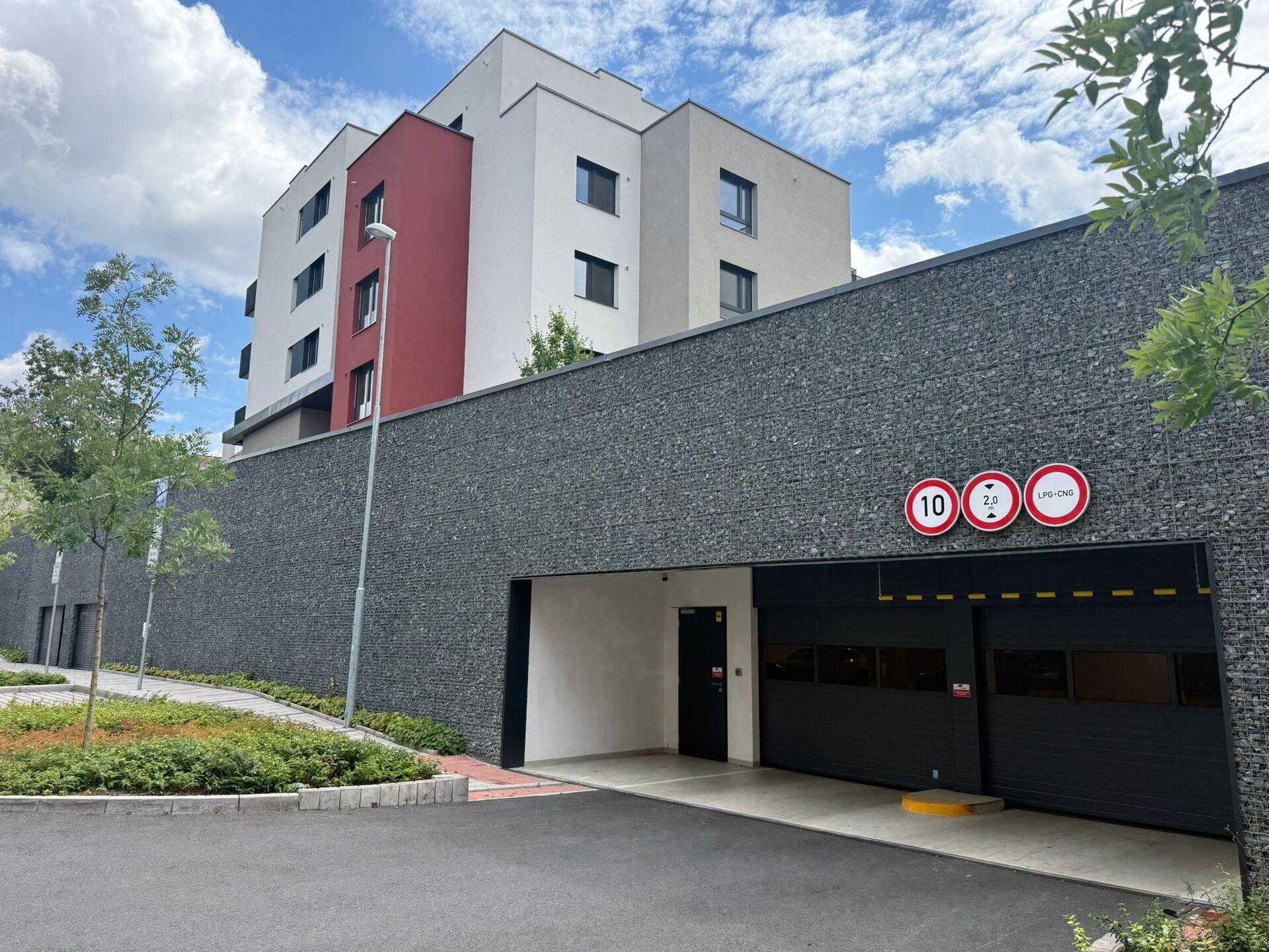 Prodej garážové stání, 31 m², ulice Zlochova, Praha 4 - Modřany