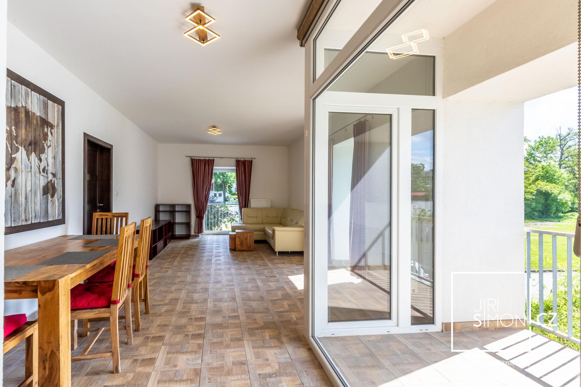 Pronájem bytu 2+kk, 65 m2, Praha 6 Ruzyně, parkovací stání na pozemku za plotem