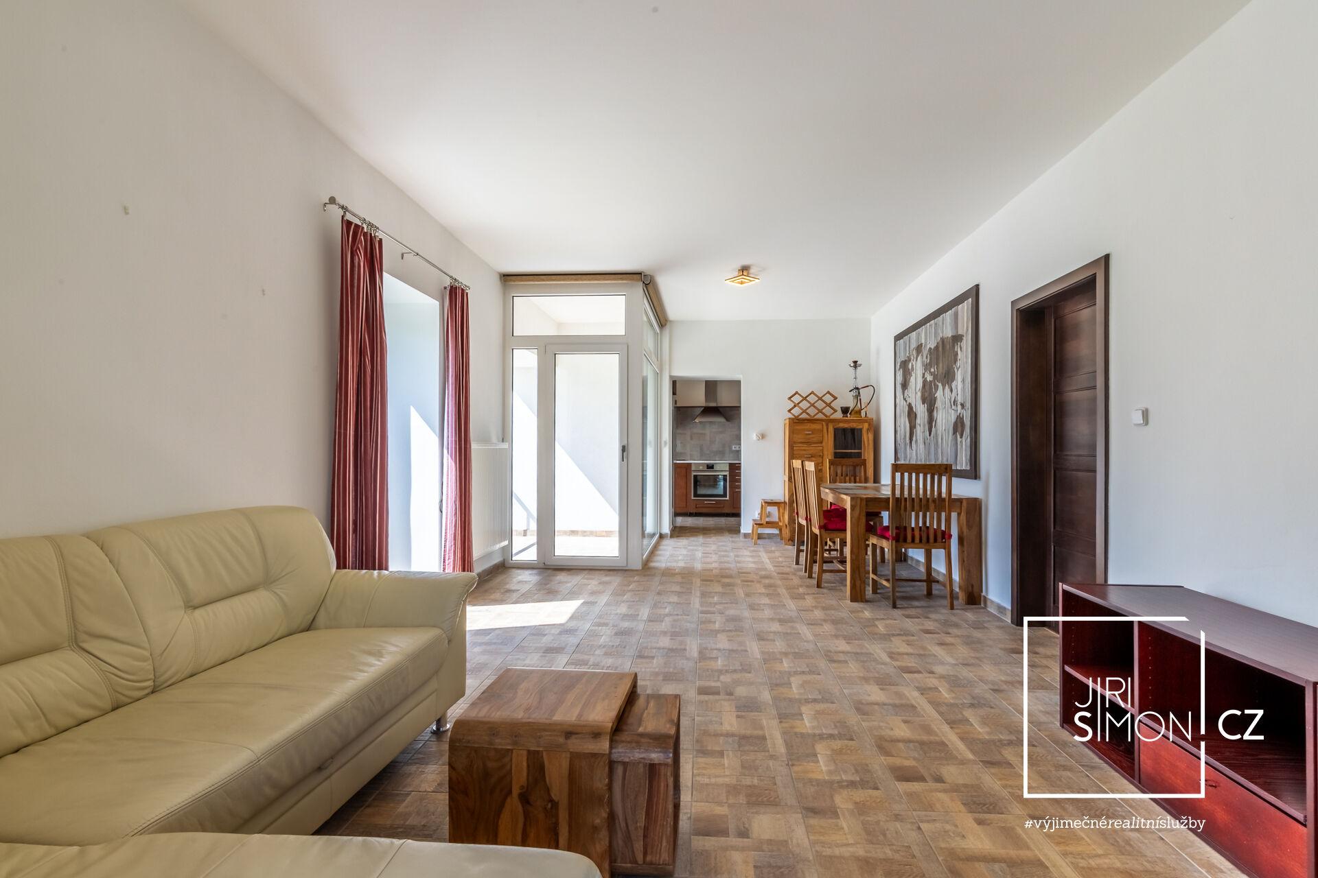 Pronájem bytu 2+kk, 65 m2, Praha 6 Ruzyně, parkovací stání na pozemku za plotem