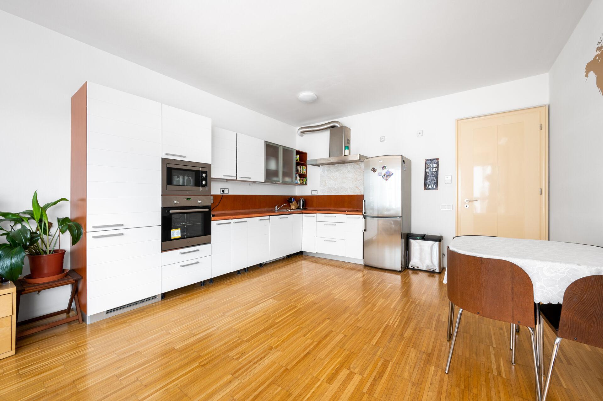 Pronájem bytu 2+kk, 60 m² s terasou a garážovým stáním, River Diamond, Praha Karlín