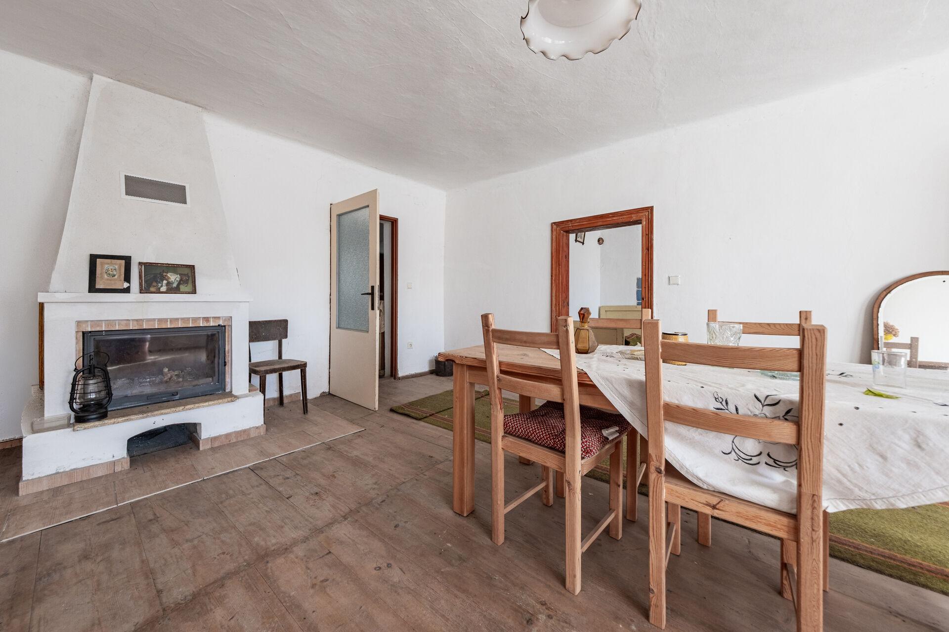 Prodej rodinného domu 240 m² s pozemkem 6614 m²