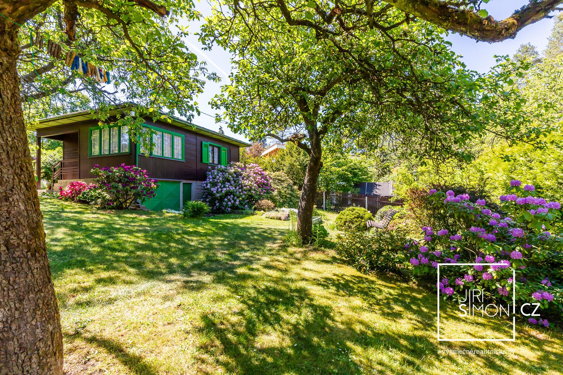 Stavební pozemek 780 m² s chatou v Hradištku